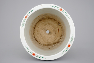A large Chinese famille verte porcelain jardiniere with phoenix birds, 19th C.
