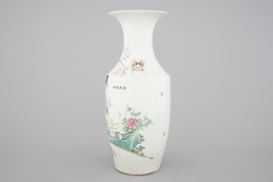 A tall Chinese famille rose porcelain vase with a beauty, 19th C.