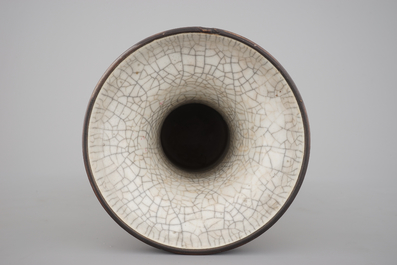A Chinese famille rose crackle glaze Nanking vase, 19th C.