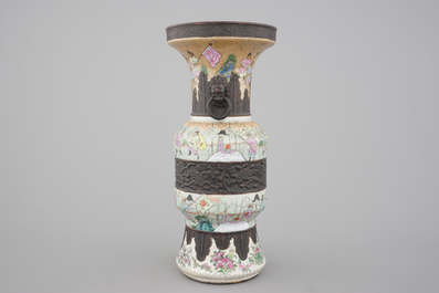 A Chinese famille rose crackle glaze Nanking vase, 19th C.