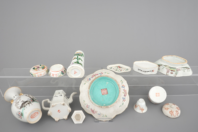 A nice collection of various Chinese famille rose porcelains, 19/20th C.
