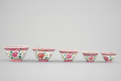 A group of Chinese famille rose Peranakan straits porcelain ware, 19/20th C.
