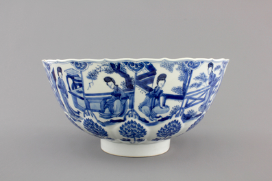 An attractive blue and white Chinese porcelain bowl with Long Elizas, Kangxi, ca. 1700