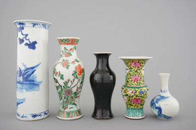 A set of 5 various Chinese porcelain vases, incl. a black monochrome and two blue and white, 19/20th C.