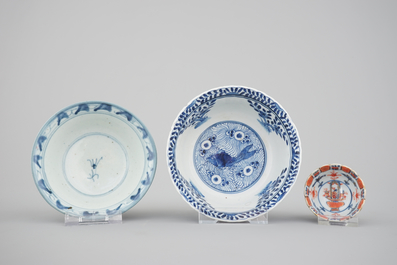 A big lot of Chinese porcelain bowls, cups and saucer, 18th and 19th C. (22 pcs.)