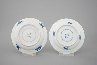 8x Chinese blue and white porcelain: a Kangxi footed teapot, a pair of Hatcher Cargo egg cups, 17/19th C.