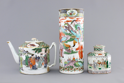 A Chinese famille verte porcelain teapot, a tea caddy and a hat stand, 19th C.