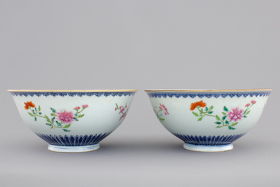 A fine pair of Chinese famille rose floral bowls, Qianlong seal mark and prob. of the period, 18th C.