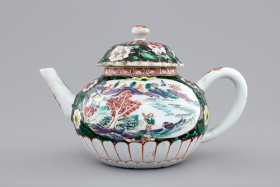 A Chinese famille noire teapot and cover, Yongzheng, 1722-1735