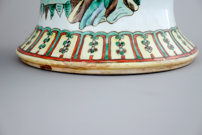 A pair of Chinese wucai porcelain warrior vases with covers, 19/20th C.