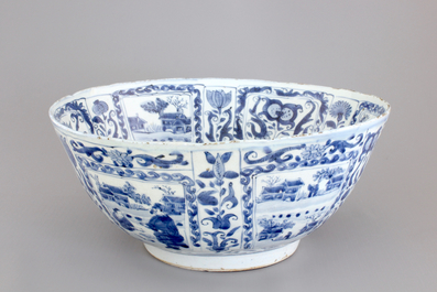 Un grand bol bleu et blanc, &eacute;poque Wan-Li (1573-1619), Dynastie Ming