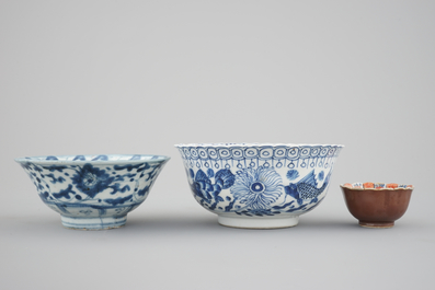A big lot of Chinese porcelain bowls, cups and saucer, 18th and 19th C. (22 pcs.)