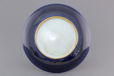 A large Chinese porcelain monochrome blue dish, 18/19th C.