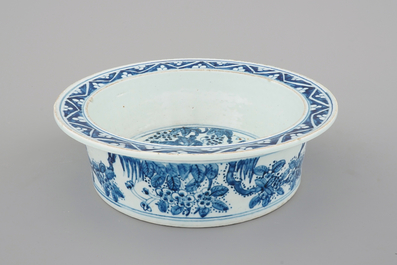 A Chinese blue and white porcelain basin with squirrels among vines, 18th C.