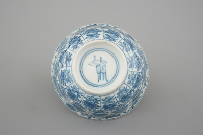 A set of Chinese porcelain blue and white Kangxi wares: a bowl and 2 plates, ca. 1700