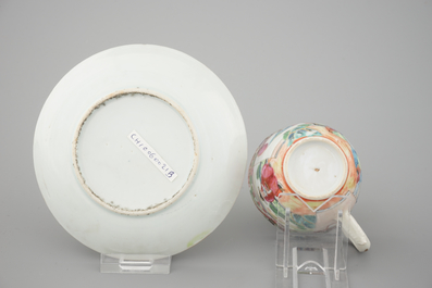 A set of twelve fine Chinese canton rose medallion cups and saucers, 19th C.