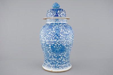 A tall blue and white Chinese porcelain vase and cover with lotus scrolls, 19th C.