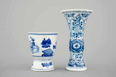 A small blue and white Chinese porcelain vase and a blue and white wine cup, Kangxi, ca. 1700