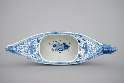 A Japanese Hirado porcelain blue and white chicken-head boat, 19th C.