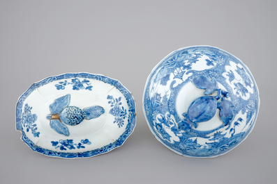 Two Chinese blue and white export porcelain tureens, Qianlong, 18th C.