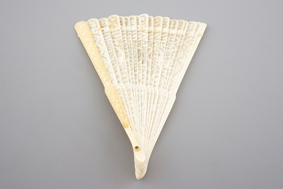 A Chinese carved ivory fan, Canton, 19th C.