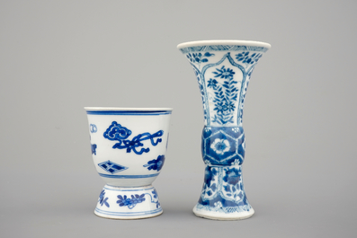 A small blue and white Chinese porcelain vase and a blue and white wine cup, Kangxi, ca. 1700