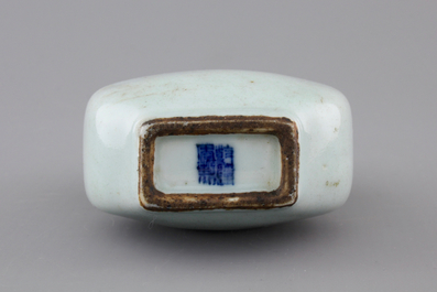 A small pale celadon-glazed vase, 18/19th C.