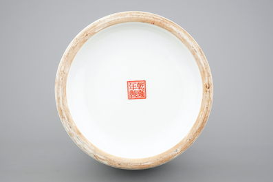 A tall Chinese Republic porcelain rouleau vase, 20th C.