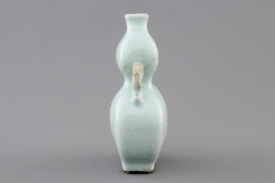 A small pale celadon-glazed vase, 18/19th C.