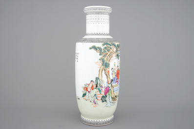 A tall Chinese Republic porcelain rouleau vase, 20th C.
