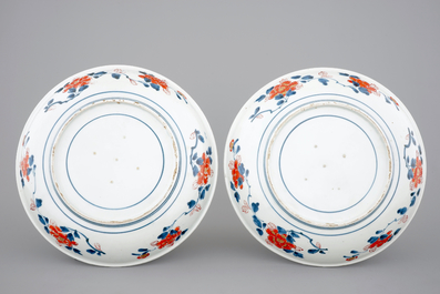 A pair of Japanese Imari porcelain dishes, 17/18th C.