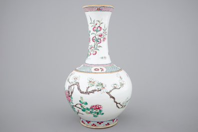 A Chinese famille rose porcelain bottle-shaped vase, 19th C.