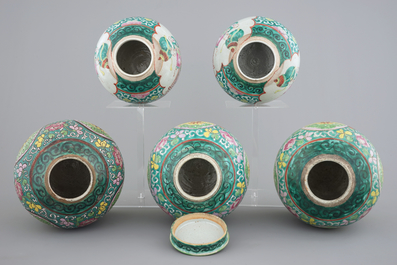 A lot of 5 Chinese famille rose ginger jars, 19th C.