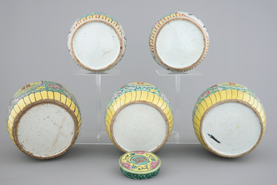A lot of 5 Chinese famille rose ginger jars, 19th C.
