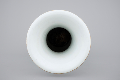 A Chinese famille rose porcelain vase decorated on both sides, 19/20th C.
