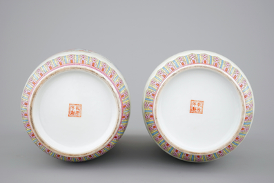 Two fine Chinese Republic famille rose porcelain rouleau vases, Jingdezhen, 20th C.