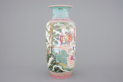 A fine Chinese famille rose porcelain vase, Jingdezhen, 20th C.