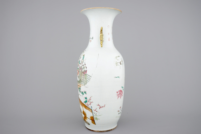 A Chinese famille rose porcelain vase decorated on both sides, 19/20th C.