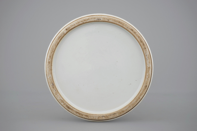 An elegant relief-decorated blanc de Chine porcelain beaker vase, 18/19th C.