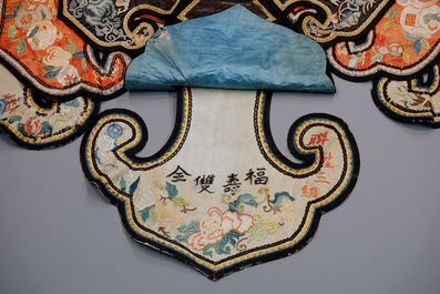 A Chinese embroidered neck collar, Qing Dynasty, 18/19th C.