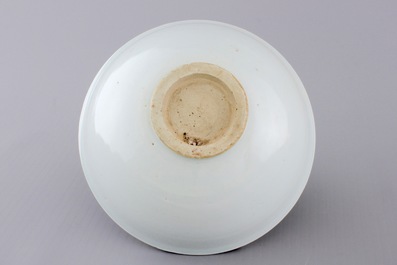 A finely applied Chinese pale celadon porcelain bowl, 19/20th C.