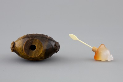A Chinese tiger's eye snuff bottle, ca. 1900