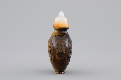 A Chinese tiger's eye snuff bottle, ca. 1900