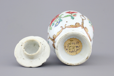 A Chinese famille rose porcelain tea caddy with cover, Yongzheng, 1722-1735