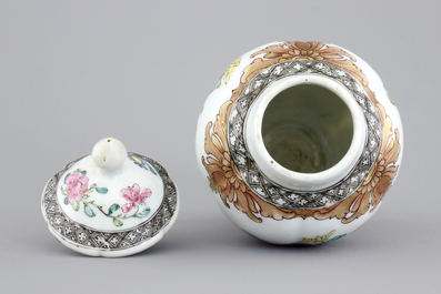 A Chinese famille rose porcelain tea caddy with cover, Yongzheng, 1722-1735