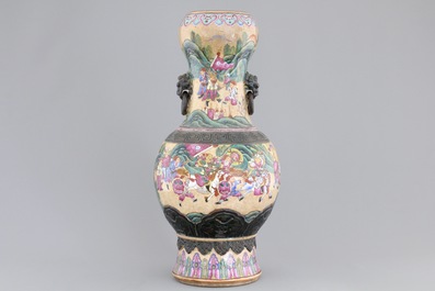 A Chinese famille rose and crackled glaze vase, Nanking, 19th C.