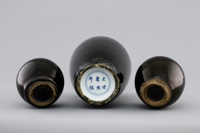 A group of Chinese monochrome brown and black wares, 17/18th C.