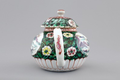 A Chinese famille noire teapot and cover, Yongzheng, 1722-1735