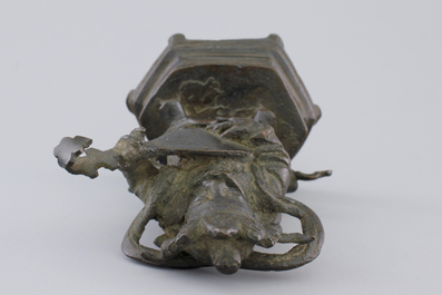 A Chinese bronze sculpture of a musician, Ming Dynasty, 16/17th C.