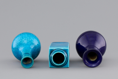 A lot of 3 monochrome turquoise and aubergine Chinese porcelain vases, 18/19th C.